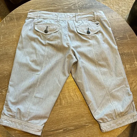 Capris - Picture 5 of 6